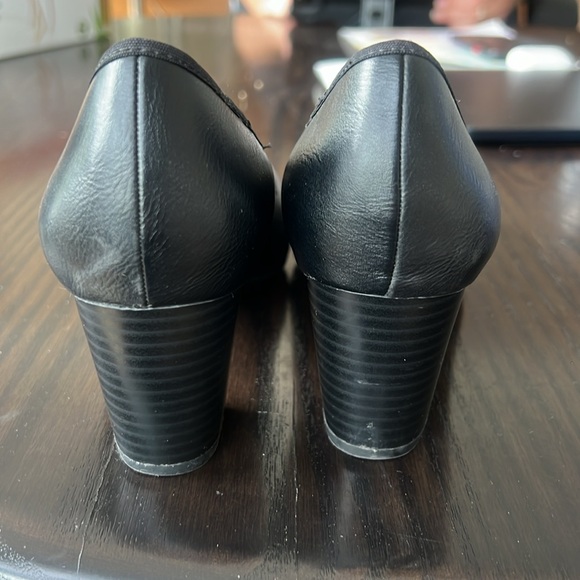 Naturalizer Pumps - Picture 3 of 6